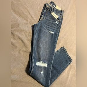 NWT WOMANS OLD NAVY STRAIGHT SLIM JEANS